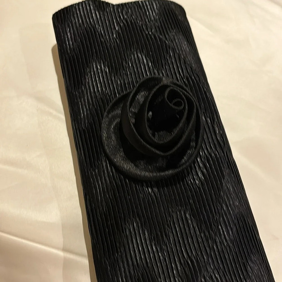 Vintage style satin pleated flower detail black evening clutch bag. - Picture 12 of 15